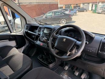 Peugeot Boxer 2.0 BlueHDi 335 Professional L2 H2 Euro 6 5dr