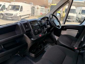 Peugeot Boxer 2.0 BlueHDi 335 Professional L2 H2 Euro 6 5dr