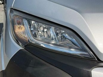 Peugeot Boxer 2.0 BlueHDi 335 Professional L2 H2 Euro 6 5dr