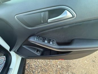 Mercedes GLA Class GLA220 CDI 4MATIC AMG LINE PREMIUM