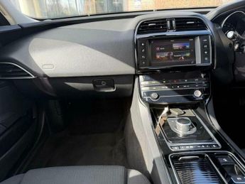 Jaguar XE 2.0d SE Auto Euro 6 (s/s) 4dr