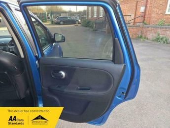 Nissan Note 1.6 16V Tekna Hatchback 5dr Petrol Auto Euro 4 (110 ps)