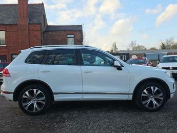 Volkswagen Touareg 3.0 TDI V6 BlueMotion Tech R-Line Tiptronic 4WD Euro 6 (s/s) 5dr