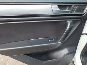 Volkswagen Touareg 3.0 TDI V6 BlueMotion Tech R-Line Tiptronic 4WD Euro 6 (s/s) 5dr