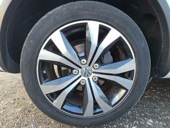 Volkswagen Touareg 3.0 TDI V6 BlueMotion Tech R-Line Tiptronic 4WD Euro 6 (s/s) 5dr