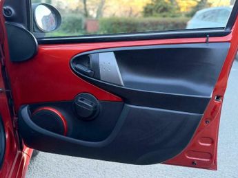 Toyota AYGO 1.0 VVT-i Fire Euro 5 5dr