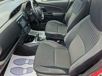 Toyota Yaris 1.5 VVT-h Excel E-CVT Euro 6 5dr (15in Alloy)