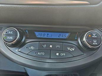 Toyota Yaris 1.5 VVT-h Excel E-CVT Euro 6 5dr (15in Alloy)