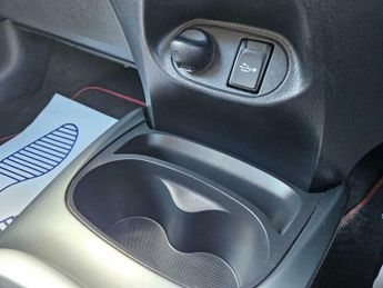 Toyota Yaris 1.5 VVT-h Excel E-CVT Euro 6 5dr (15in Alloy)