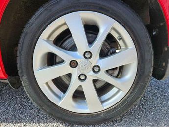 Toyota Yaris 1.5 VVT-h Excel E-CVT Euro 6 5dr (15in Alloy)