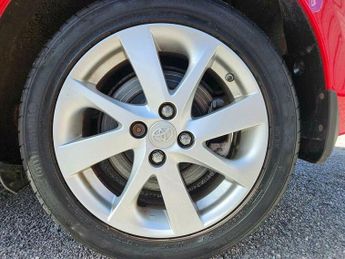 Toyota Yaris 1.5 VVT-h Excel E-CVT Euro 6 5dr (15in Alloy)