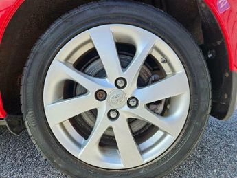 Toyota Yaris 1.5 VVT-h Excel E-CVT Euro 6 5dr (15in Alloy)