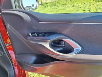Toyota Yaris 1.5 VVT-h Design E-CVT Euro 6 (s/s) 5dr