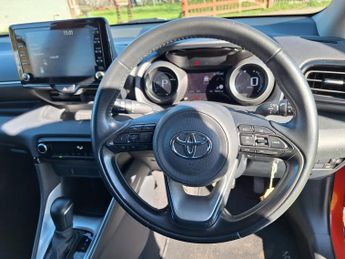 Toyota Yaris 1.5 VVT-h Design Hatchback 5dr Petrol Hybrid E-CVT Euro 6 (s/s) 
