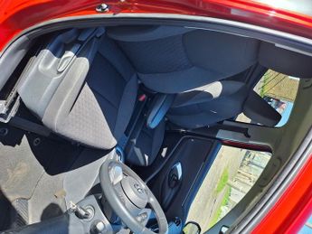 Toyota Yaris 1.5 VVT-h Design E-CVT Euro 6 (s/s) 5dr