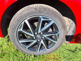 Toyota Yaris 1.5 VVT-h Design E-CVT Euro 6 (s/s) 5dr