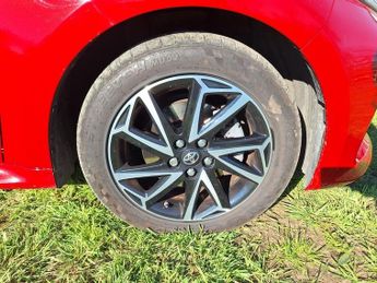 Toyota Yaris 1.5 VVT-h Design Hatchback 5dr Petrol Hybrid E-CVT Euro 6 (s/s) 