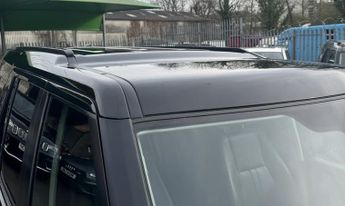 Land Rover Discovery 3.0 SD V6 Graphite SUV 5dr Diesel Auto 4WD Euro 6 (s/s) (256 bhp