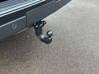 Land Rover Discovery 3.0 SD V6 Graphite SUV 5dr Diesel Auto 4WD Euro 6 (s/s) (256 bhp