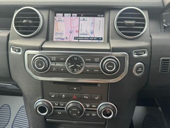 Land Rover Discovery 3.0 SD V6 Graphite SUV 5dr Diesel Auto 4WD Euro 6 (s/s) (256 bhp