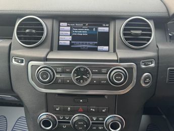 Land Rover Discovery 3.0 SD V6 Graphite SUV 5dr Diesel Auto 4WD Euro 6 (s/s) (256 bhp
