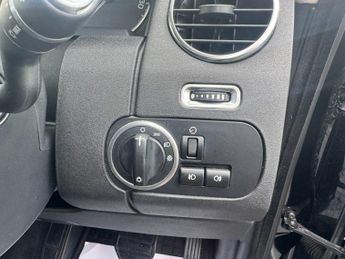 Land Rover Discovery 3.0 SD V6 Graphite SUV 5dr Diesel Auto 4WD Euro 6 (s/s) (256 bhp