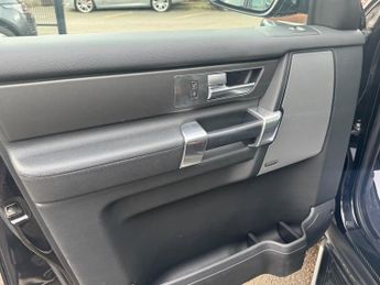 Land Rover Discovery 3.0 SD V6 Graphite SUV 5dr Diesel Auto 4WD Euro 6 (s/s) (256 bhp