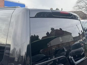 Land Rover Discovery 3.0 SD V6 Graphite SUV 5dr Diesel Auto 4WD Euro 6 (s/s) (256 bhp