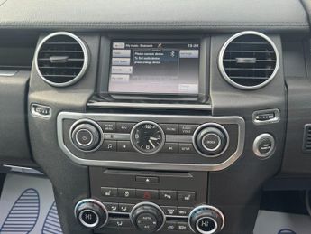 Land Rover Discovery 3.0 SD V6 HSE SUV 5dr Diesel Auto 4WD Euro 6 (s/s) (256 bhp)
