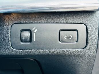 Volvo XC90 D5 MOMENTUM AWD