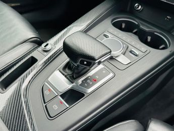 Audi A4 TDI QUATTRO S LINE BLACK EDITION