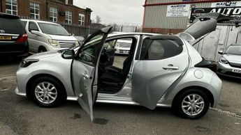 Toyota Yaris Hybrid 1.5 VVT E-CVT Euro 6 (s/s) Auto