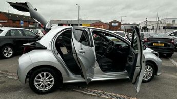 Toyota Yaris Hybrid 1.5 VVT E-CVT Euro 6 (s/s) Auto