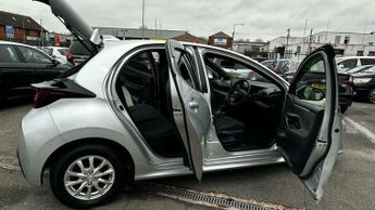 Toyota Yaris Hybrid 1.5 VVT E-CVT Euro 6 (s/s) Auto