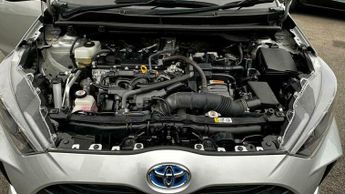 Toyota Yaris Hybrid 1.5 VVT E-CVT Euro 6 (s/s) Auto