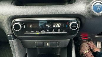 Toyota Yaris Hybrid 1.5 VVT E-CVT Euro 6 (s/s) Auto