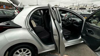 Toyota Yaris Hybrid 1.5 VVT E-CVT Euro 6 (s/s) Auto