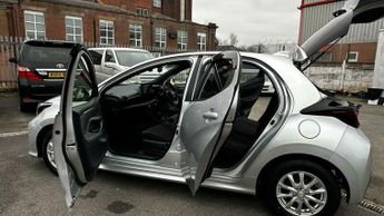 Toyota Yaris Hybrid 1.5 VVT E-CVT Euro 6 (s/s) Auto