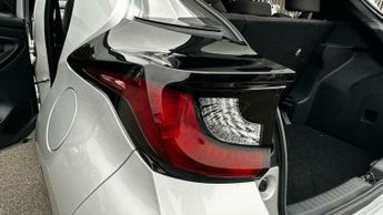 Toyota Yaris Hybrid 1.5 VVT E-CVT Euro 6 (s/s) Auto