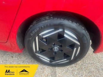 Nissan Leaf 39kWh Acenta Hatchback 5dr Electric Auto (150 ps)