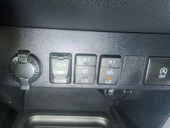 Toyota RAV4 2.0 D-4D Icon Euro 6 (s/s) 5dr (Safety Sense, Nav)