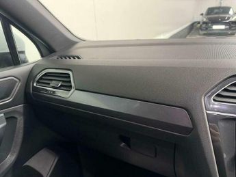 Volkswagen Tiguan 2.0 Tiguan Allspace R-Line TDI 4Motion Semi-Auto 4WD 5dr