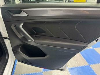 Volkswagen Tiguan 2.0 Tiguan Allspace R-Line TDI 4Motion Semi-Auto 4WD 5dr