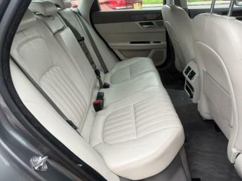 Jaguar XF 2.0d Portfolio Auto AWD Euro 6 (s/s) 4dr
