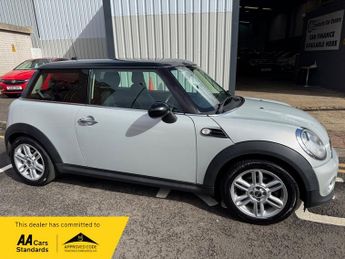 MINI Cooper 1.6i 16V 122BHP Cooper Chili Pack **FULL Service History / Smart
