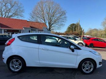 Ford Fiesta 1.0T EcoBoost Zetec Euro 5 (s/s) 3dr
