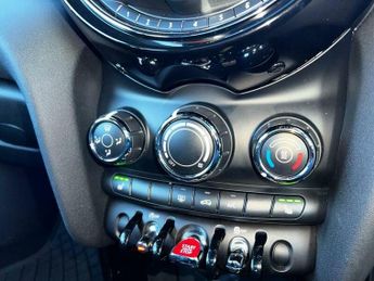 MINI Hatch 1.5 Cooper D Steptronic Euro 6 (s/s) 3dr