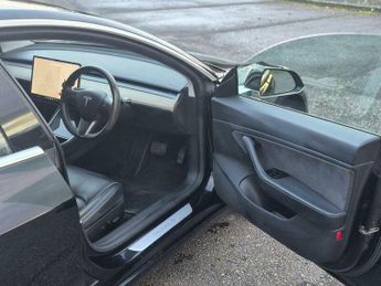 Tesla Model 3 Standard Range Plus Auto RWD 4dr