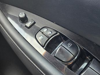 Nissan Leaf 24kWh Tekna Auto 5dr