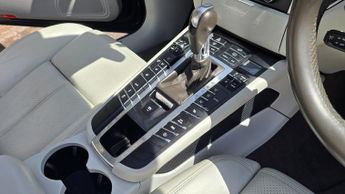 Porsche Macan 3.0 TD V6 S SUV 5dr Diesel PDK 4WD Euro 6 (s/s) (258 ps)